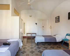 Hotel Da Gianni E Lucia Rooms With Bathroom In The City Center (Catania, Italia)