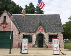 Tüm Ev/Apart Daire The Philing Station: Restored 1920s Gas Station. A Retro Vacation Rental! (Ainsworth, ABD)
