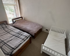 Entire House / Apartment Immaculate 2-bed House In Bolso (Chesterfield, United Kingdom)