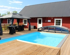 Koko talo/asunto Large Comfortable Holiday Home With Private Pool, Motorboat And Lake View (Väckelsång, Ruotsi)