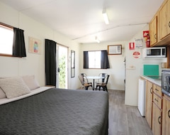 Entire House / Apartment Moonta Bay Accommodation (Moonta, Australia)