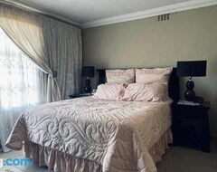 Toàn bộ căn nhà/căn hộ Kingsley Executive Villa (Boksburg, Nam Phi)