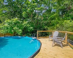 Cijela kuća/apartman Midcentury Modern-hot Tub & Pool- Retro Retreat (Mobile, Sjedinjene Američke Države)