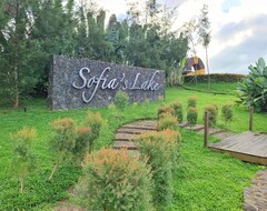 Khách sạn Sofias Lake Resort (Cavinti, Philippines)