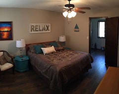 Cijela kuća/apartman Relaxing Lakefront 5 Bedroom 4 Bath Home With Covered Boat Slip (Royal, Sjedinjene Američke Države)