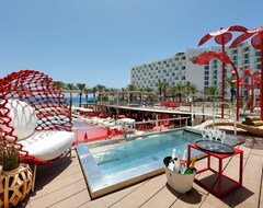 Ushuaia Ibiza Beach Hotel - Adults Only - Entrance To Ushuaia Club Included (Playa d'en Bossa, Španjolska)