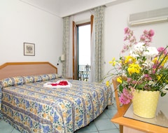 Hotelli La Capannina - Hotel & Apartments (Ischia, Italia)