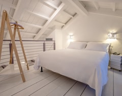 Bed & Breakfast UVE Rooms & Wine Bar (La Morra, Italija)