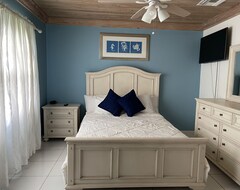 Hotel Sapphire Garden Townhouses (George Town, Bahamas)