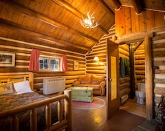 Hotelli Storm Mountain Lodge Cabins & Dining (Eldon, Kanada)