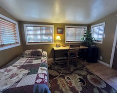 Entire House / Apartment Crater Lake Bungalows - The Cabin On Crooked Creek (Chiloquin, USA)