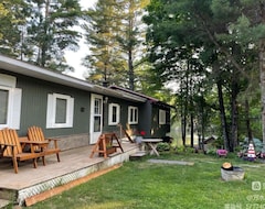Entire House / Apartment Waterfront Cottage - Clear Lake Starlink Internet Crown Land Great Hike Fishing (McArthur Mills, Canada)