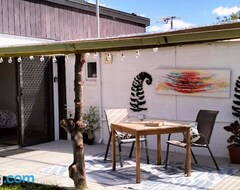 Koko talo/asunto Beautiful 1 Bedroom Cottage On 1 Acre (Sandy Bay, Australia)