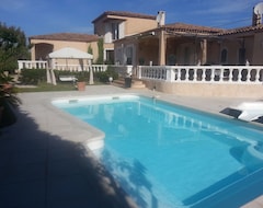 Casa/apartamento entero Beautiful Villa With Pool And Jacuzi For 10 People (Gignac-la-Nerthe, Francia)