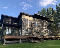 Toàn bộ căn nhà/căn hộ Gorgeous New Waterfront Lakehouse In The Shield Country Of Northwest Ontario! (Kenora, Canada)