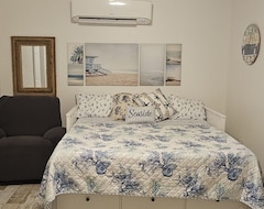 Entire House / Apartment Cozy Studio Apartment With Beachside Feel (Doerun, USA)