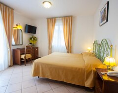 Hotel Bisesti S (Garda, Italija)