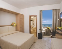 Hotel Continental & Residence (Gabicce Mare, Italy)