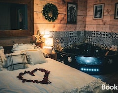 Toàn bộ căn nhà/căn hộ Cosy Mountain Love Room, Jacuzzi, Ecran Geant, Mon Sejour A Evreux (Évreux, Pháp)