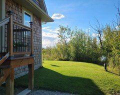 Hele huset/lejligheden Countryside Hilltop Retreat, Solitude In Any Season (Bowden, Canada)