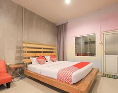 Hotel Oyo 90021 Amir Hamzah 123 Residence (Medan, Indonesia)