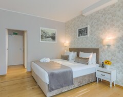 New Era Hotel Old Town - Covered Pay Parking Within 10 Minutes Walk (Bukarest, Rumænien)