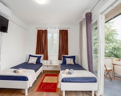 Toàn bộ căn nhà/căn hộ Alojamiento De 4 Habitaciones En Kamenmost (Podbablje, Croatia)
