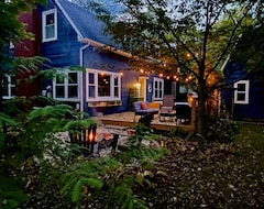 Entire House / Apartment Blue Dream In Yellow Springs: Hot Tub, Sauna, Fireplace. Near Downtown. (Yellow Springs, USA)