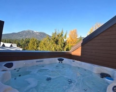 Koko talo/asunto The Heart Of The Village - New Hot Tub - Sauna - Newly Renovated - Best Condo (Whistler, Kanada)