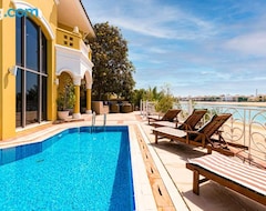 Casa/apartamento entero Palm Jumeirah Beachfront Private Villa With Swimming Pool (Dubái, Emiratos Árabes Unidos)