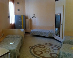 Hotelli Cadoro Guest House (Venetsia, Italia)
