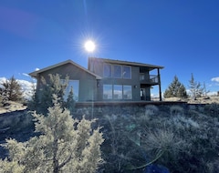 Entire House / Apartment Brand New Listing! Large Home On Crooked River Canyon Minutes From Smith Rock! (Madras, USA)