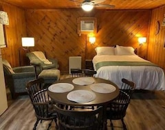 Entire House / Apartment Your Relaxing Getaway Awaits! Pet-friendly Cabins, Free Parking (Mountain View, USA)