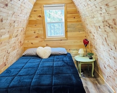 Entire House / Apartment Rustic Wave Cottages-glamping Pod #3 (Port Blandford, Canada)