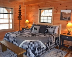 Hele huset/lejligheden New 6 Br Lodge With 12 Person Swim Spa And Fireplace On Deck (Logan, USA)