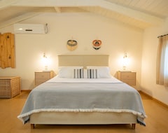 Cijela kuća/apartman Villa Rosa, One Bedroom Apartment With Shared Pool And Stunning Sea Views (Faraklata, Grčka)