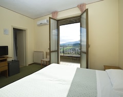 Khách sạn Hotel Villa Ricci (Chianciano Terme, Ý)