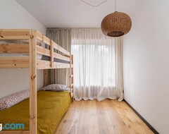 Koko talo/asunto Stylish 1-bedroom Loft & Parking (Jūrmala, Latvia)