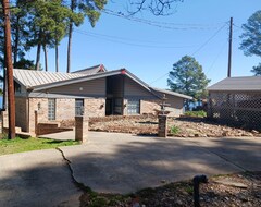 Entire House / Apartment Lilly's Pad At Lone Star Lake (Daingerfield, USA)