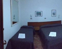 Hotel Sonia (Florence, Italy)