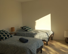 Koko talo/asunto Beautiful House With Blue Shutters 3 Bedrooms Up To 8 Beds (Pietrosella, Ranska)