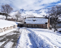 Toàn bộ căn nhà/căn hộ Alpine Chalet, Near Ski Resort, For 10 People, Completely Renovated. (Montgellafrey, Pháp)