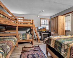 Entire House / Apartment Ellicottville Chalet Nestled In The Woods (Ellicottville, USA)