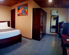 Hotel P&M Final Option Beach Resort (San Juan, Filipini)