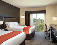 Holiday Inn Express & Suites Naples Downtown - 5Th Avenue, An Ihg Hotel (Naples, ABD)