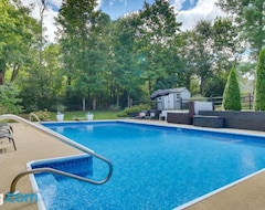 Cijela kuća/apartman Luxury Maineville Villa With Private Hot Tub! (Sharonville, Sjedinjene Američke Države)