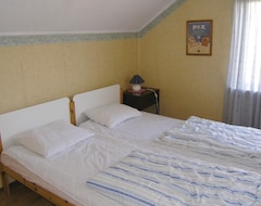 Entire House / Apartment 3 Bedroom Accommodation In Östra FrÖlunda (Östra Frölunda, Sweden)