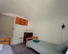 Cijela kuća/apartman Un Appartement Tout En Voutes Et En Charme A Deux Pas De La Riviere (Saint-Laurent-le-Minier, Francuska)