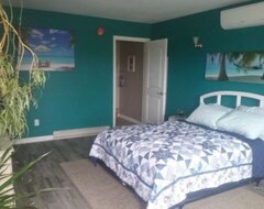 Entire House / Apartment Country Serenity Outside And Beachy Inside Room 2 (Brook Park, USA)