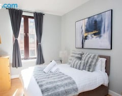 Entire House / Apartment Modern And Refurbished Flat In Merchant City (Glasgow, United Kingdom)